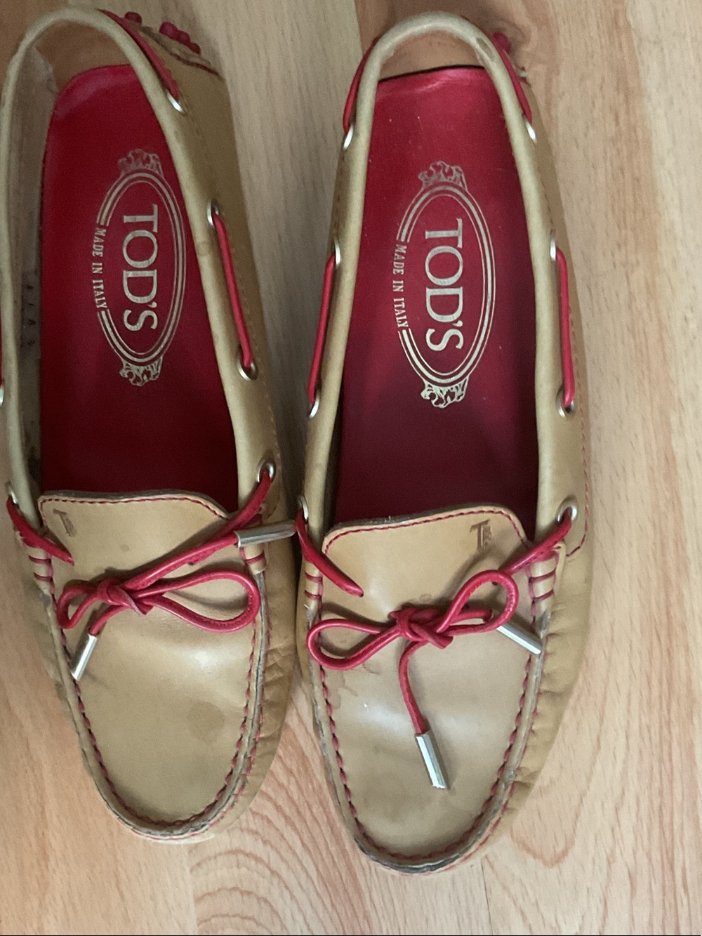 Tod's Beige Leather Moccasins with Red Interior and Laces